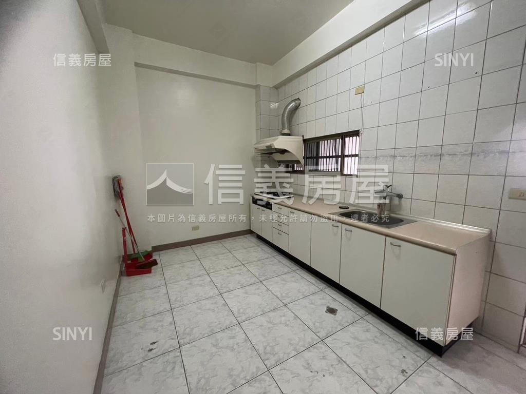 正路面文賢路金店面房屋室內格局與周邊環境