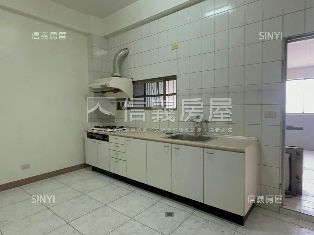 正路面文賢路金店面房屋室內格局與周邊環境