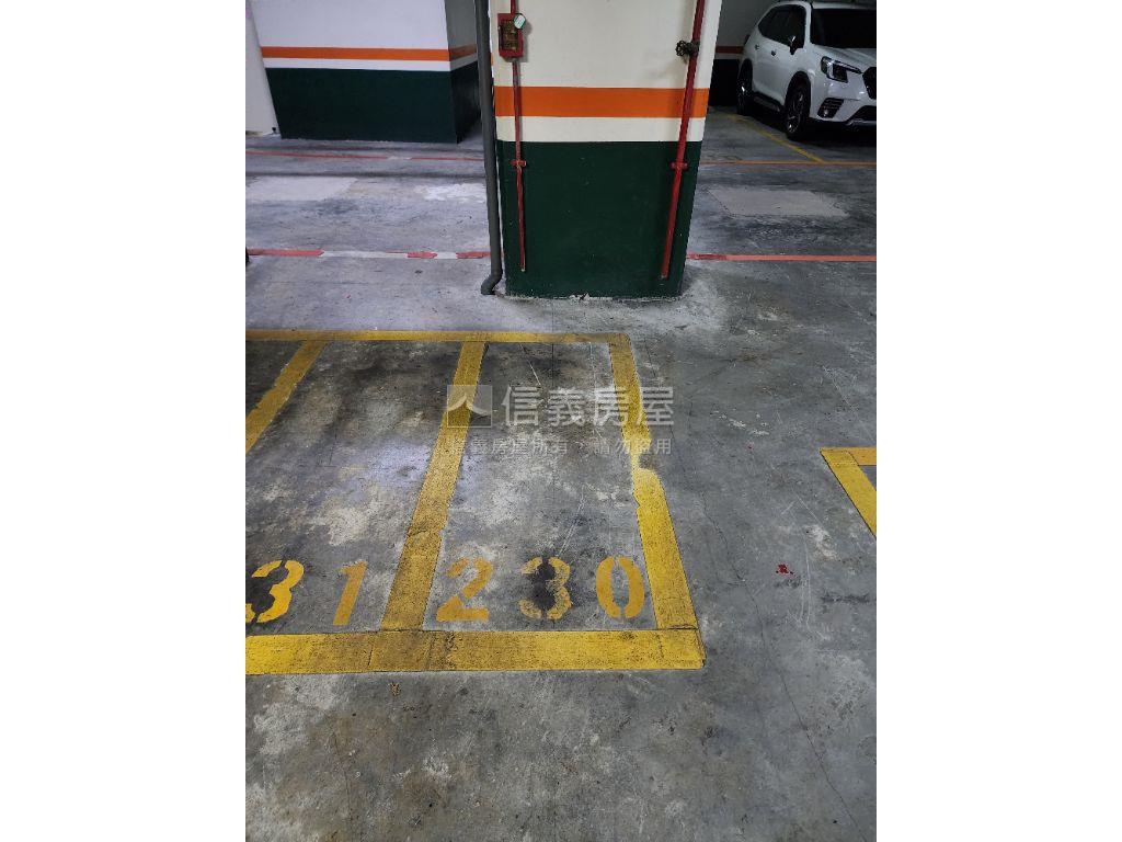合康綠意滿滿四房車位房屋室內格局與周邊環境