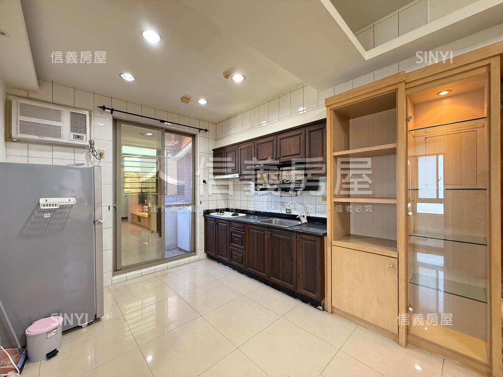 文山特區茵花戀兩房平車房屋室內格局與周邊環境
