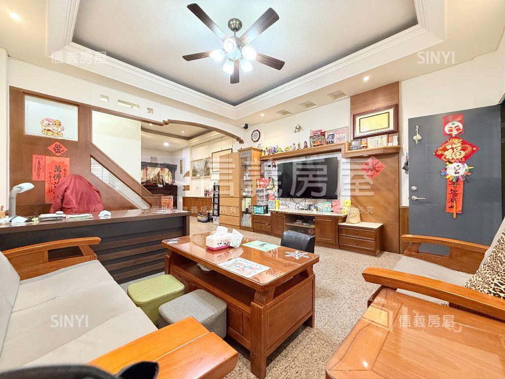 近興大附中大面寬車庫透天房屋室內格局與周邊環境