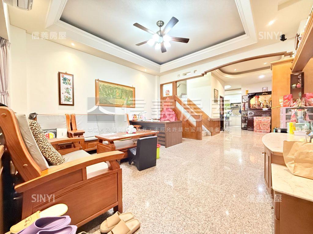 近興大附中大面寬車庫透天房屋室內格局與周邊環境