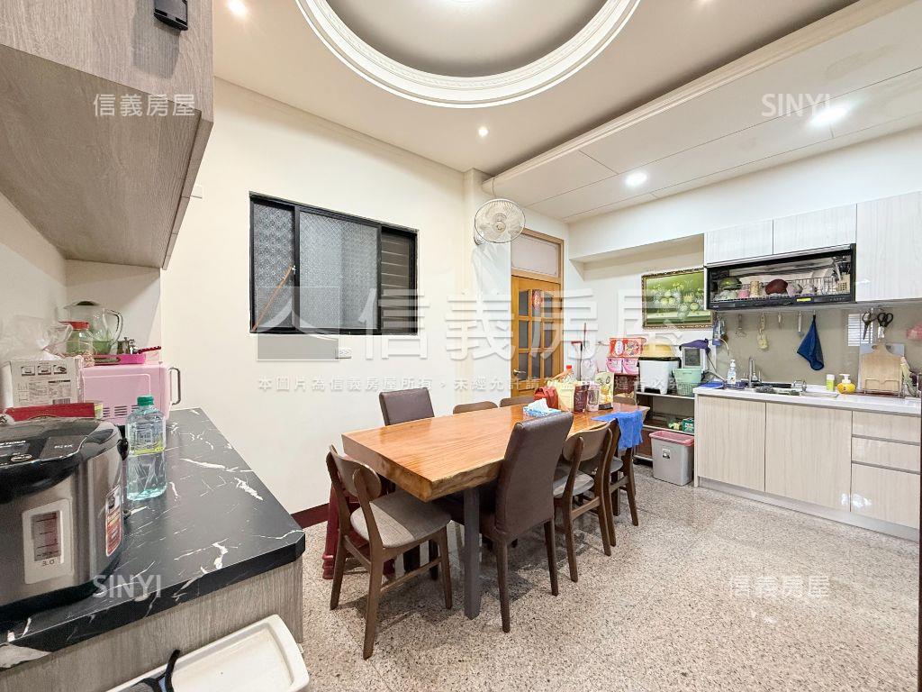 近興大附中大面寬車庫透天房屋室內格局與周邊環境