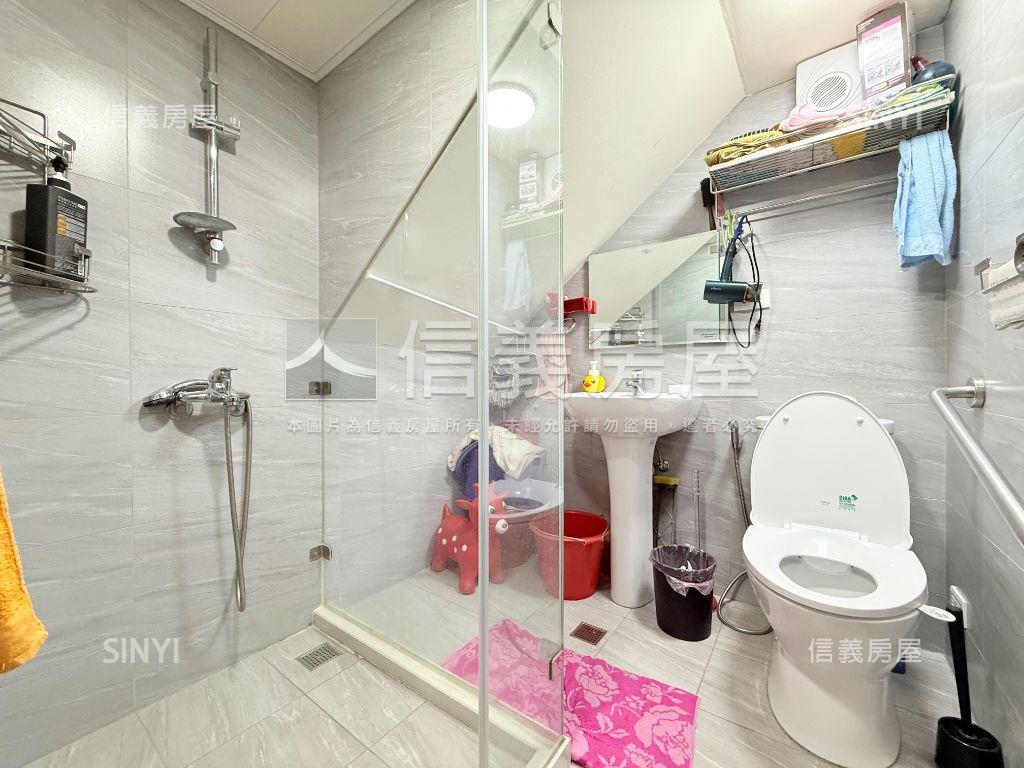 近興大附中大面寬車庫透天房屋室內格局與周邊環境