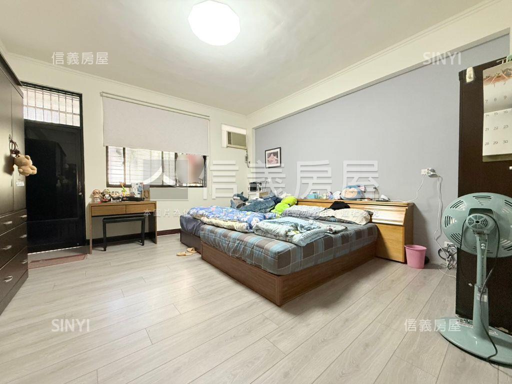 近興大附中大面寬車庫透天房屋室內格局與周邊環境