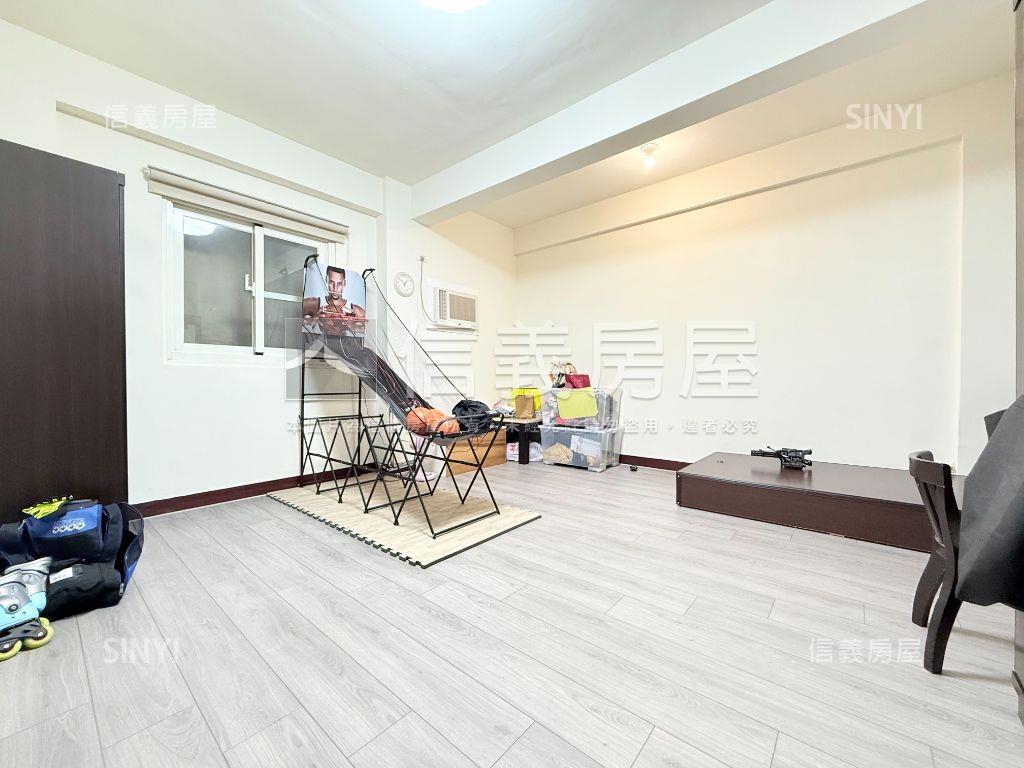 近興大附中大面寬車庫透天房屋室內格局與周邊環境