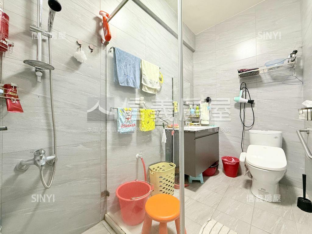 近興大附中大面寬車庫透天房屋室內格局與周邊環境