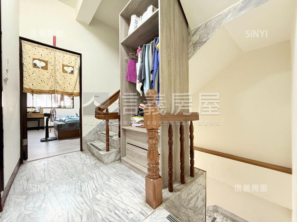 近興大附中大面寬車庫透天房屋室內格局與周邊環境