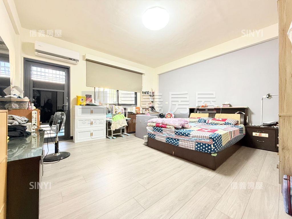 近興大附中大面寬車庫透天房屋室內格局與周邊環境