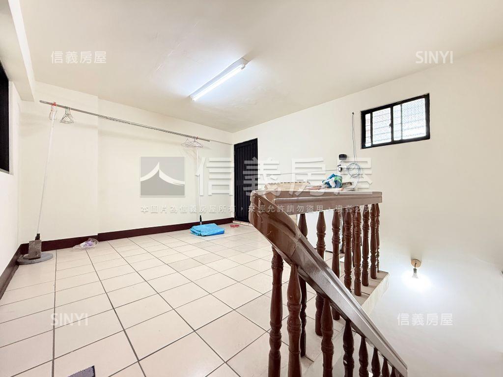 近興大附中大面寬車庫透天房屋室內格局與周邊環境