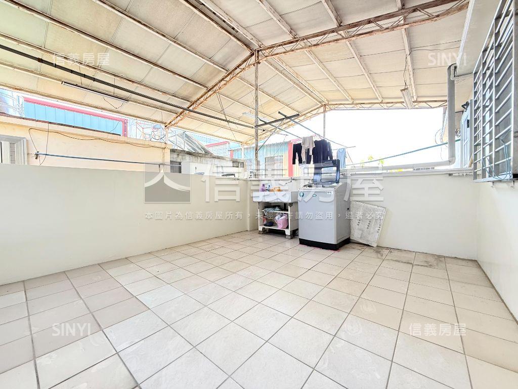 近興大附中大面寬車庫透天房屋室內格局與周邊環境