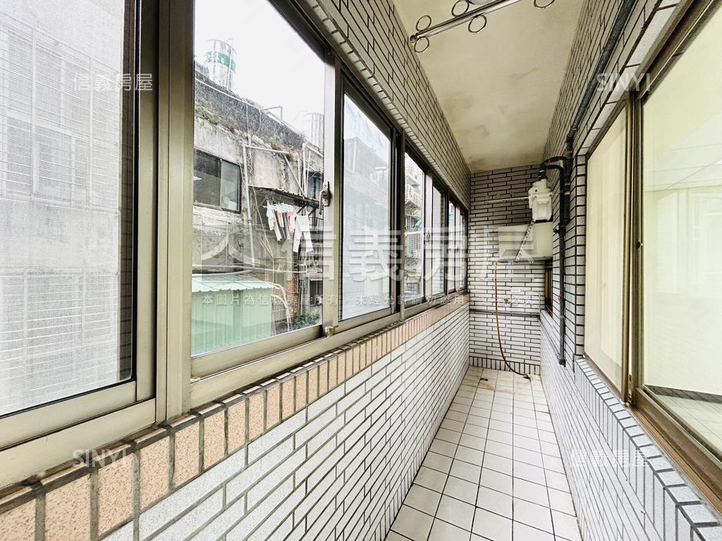 重新路菜寮站旁電梯空間房屋室內格局與周邊環境