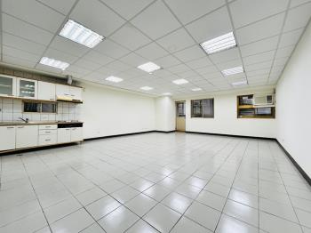 重新路菜寮站旁電梯空間