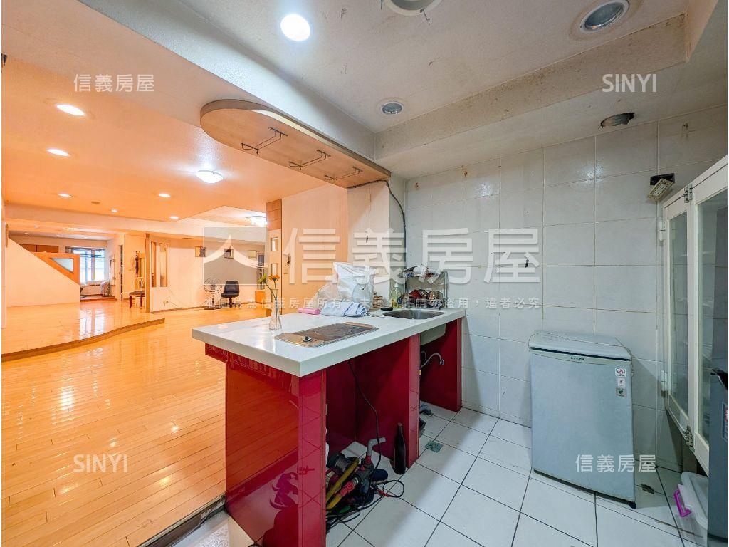 【精選】中興路熱鬧金店面房屋室內格局與周邊環境