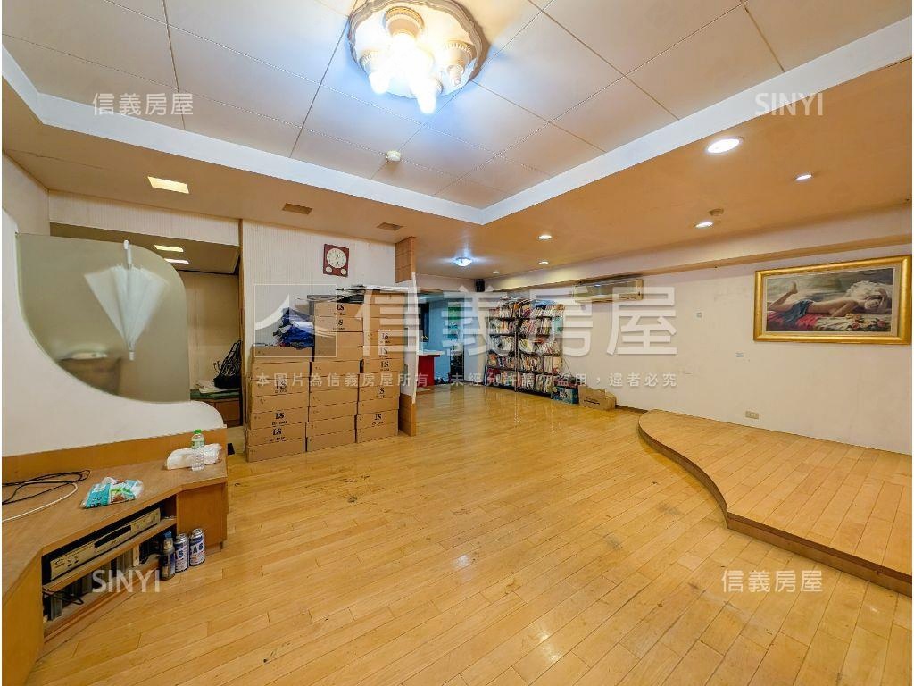 【精選】中興路熱鬧金店面房屋室內格局與周邊環境