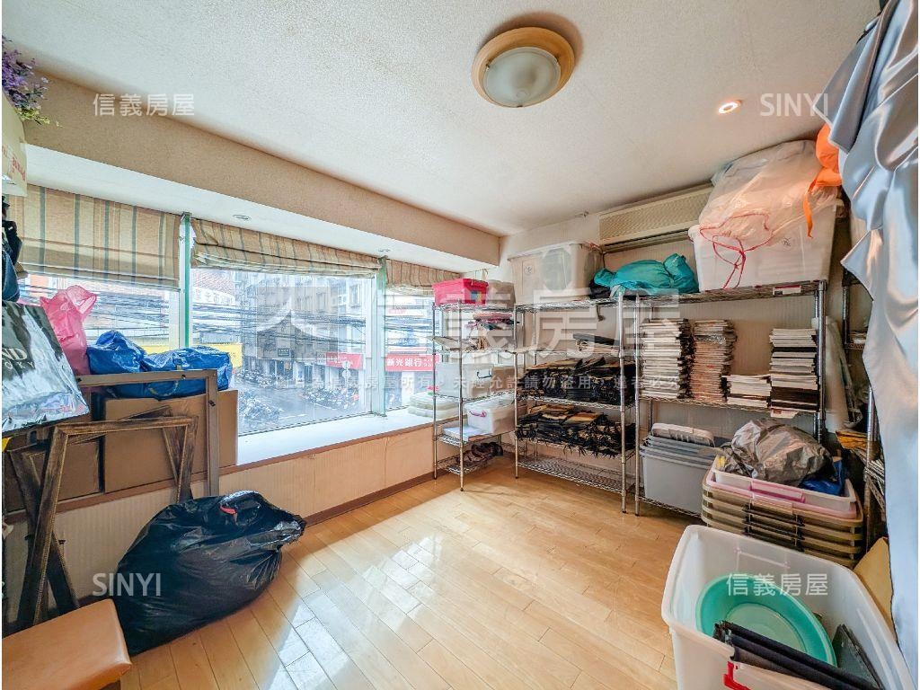 【精選】中興路熱鬧金店面房屋室內格局與周邊環境