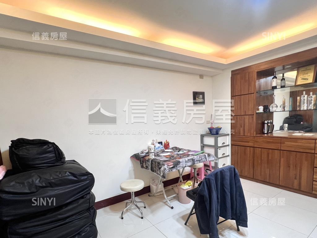 永樂街免整理漂亮黃金店面房屋室內格局與周邊環境