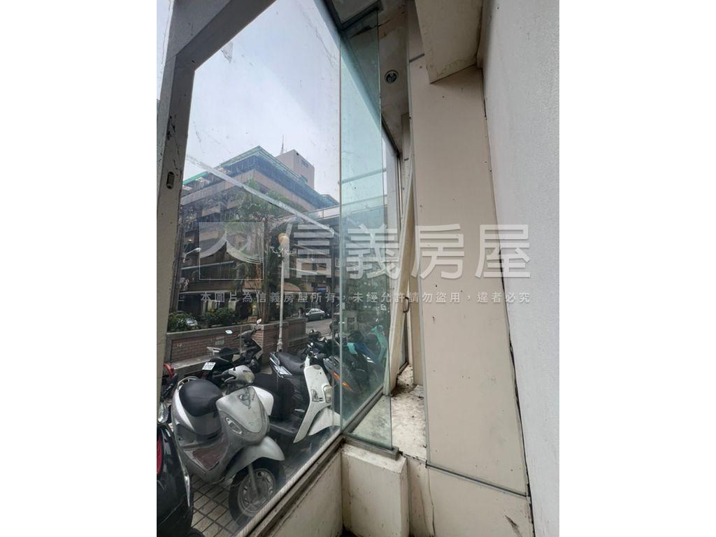 國資圖精美店面房屋室內格局與周邊環境