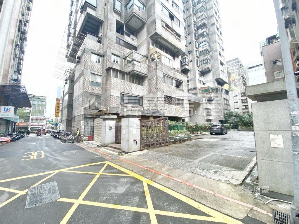 雲門☆信義敦化坡平車位房屋室內格局與周邊環境