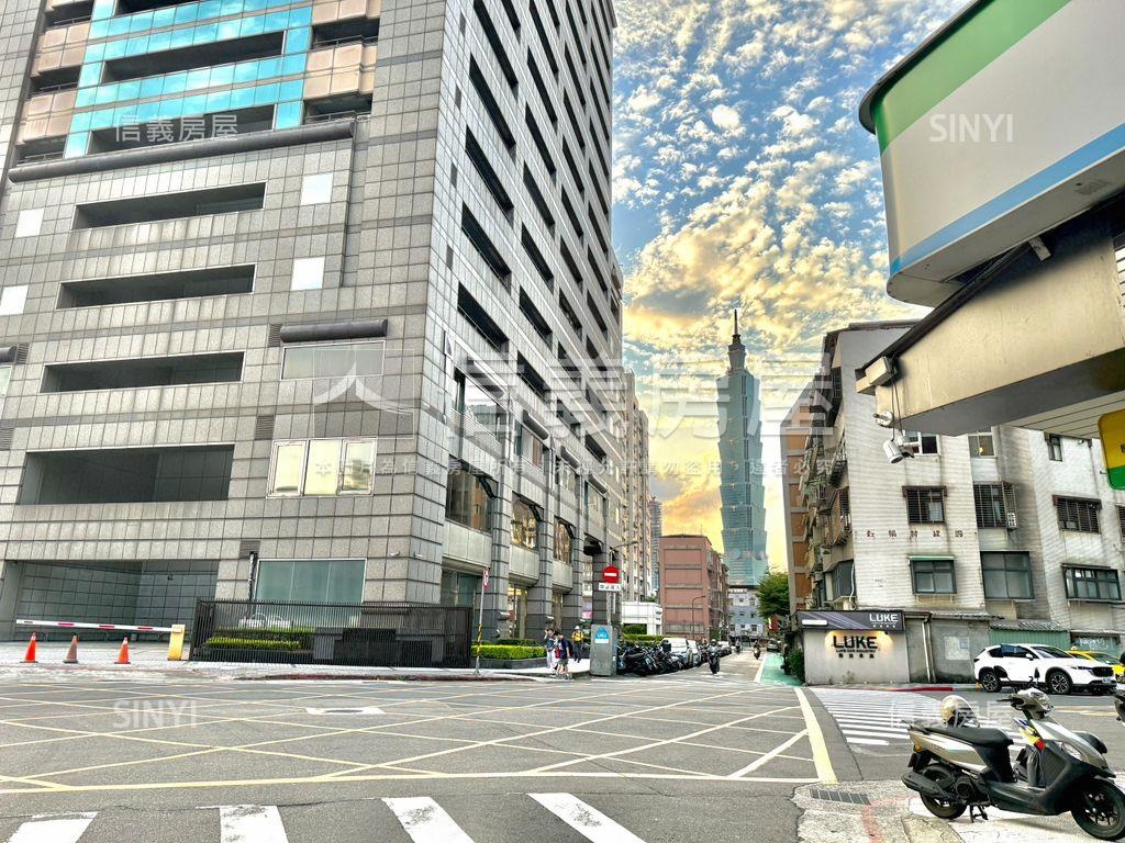信義首選低總電梯邊間四房房屋室內格局與周邊環境