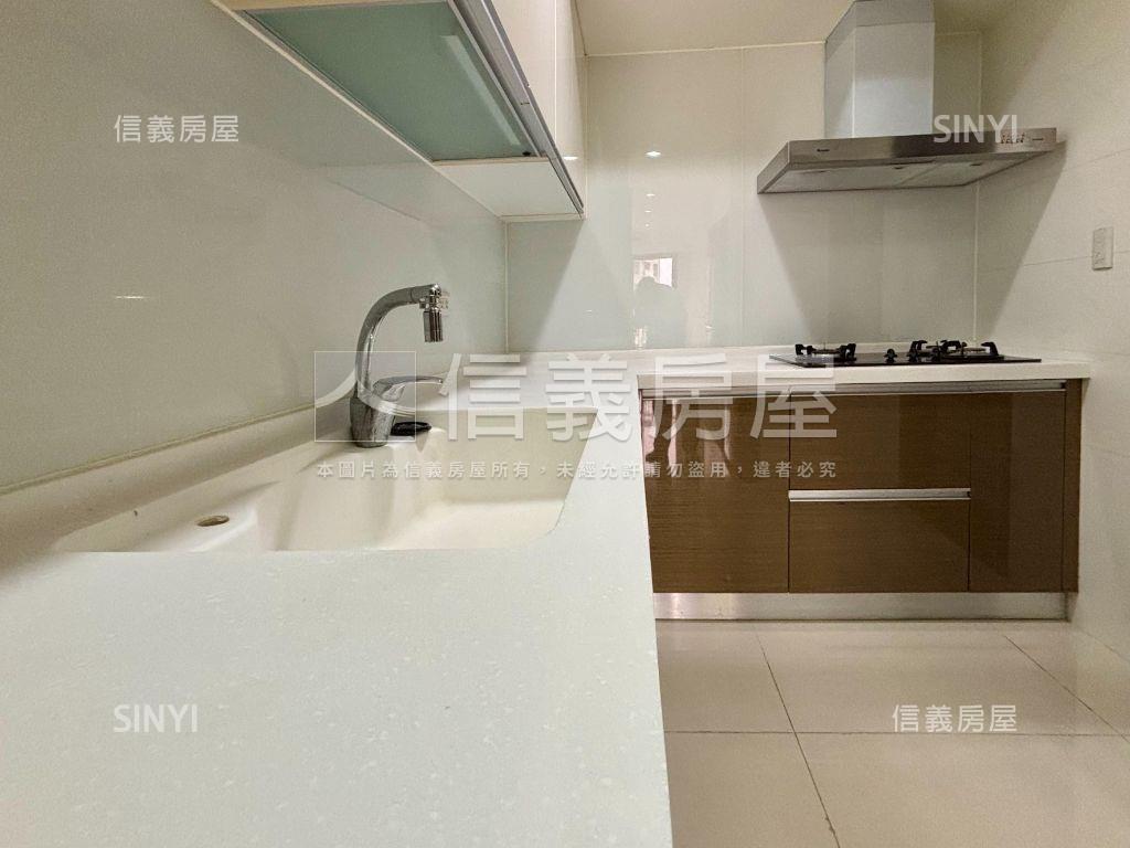 一極美景大三房平車房屋室內格局與周邊環境