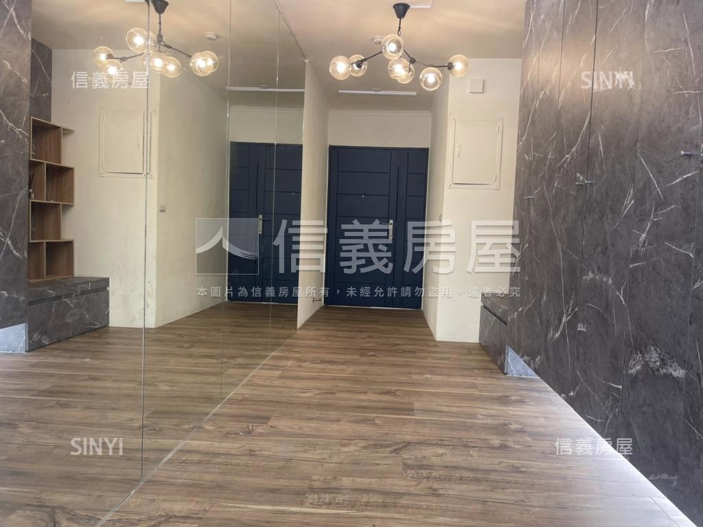 天母管理三房有車位房屋室內格局與周邊環境