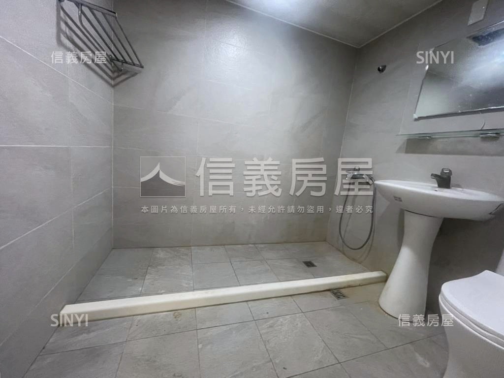 天母管理三房有車位房屋室內格局與周邊環境