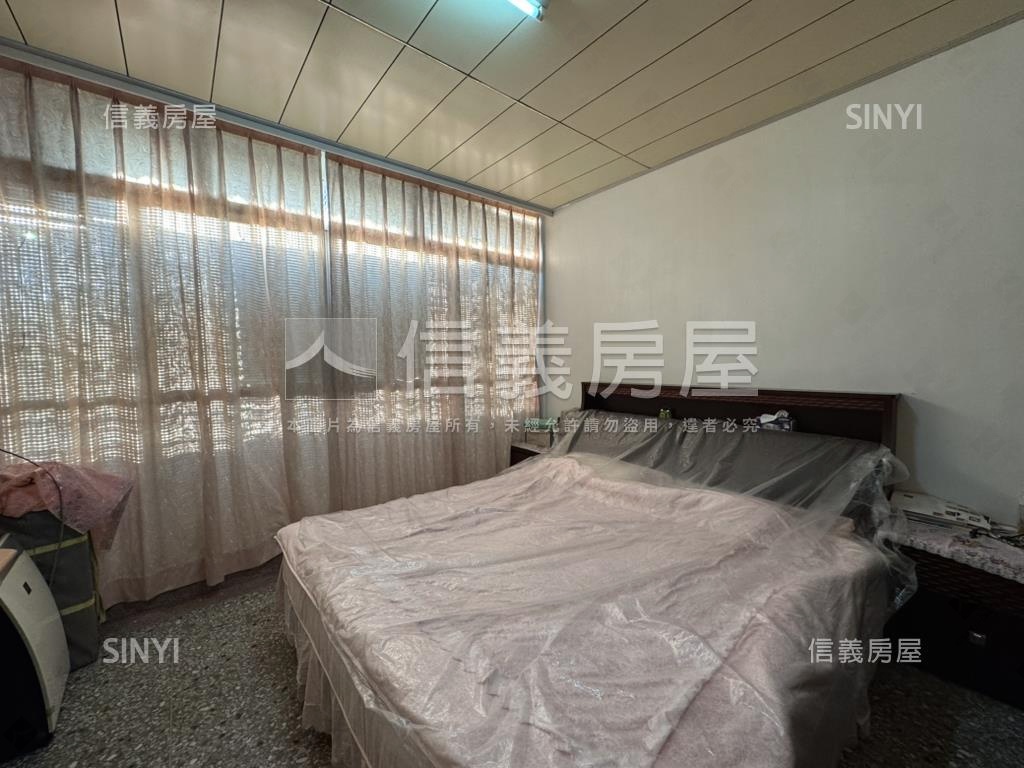 中山路一彎騎樓透天房屋室內格局與周邊環境