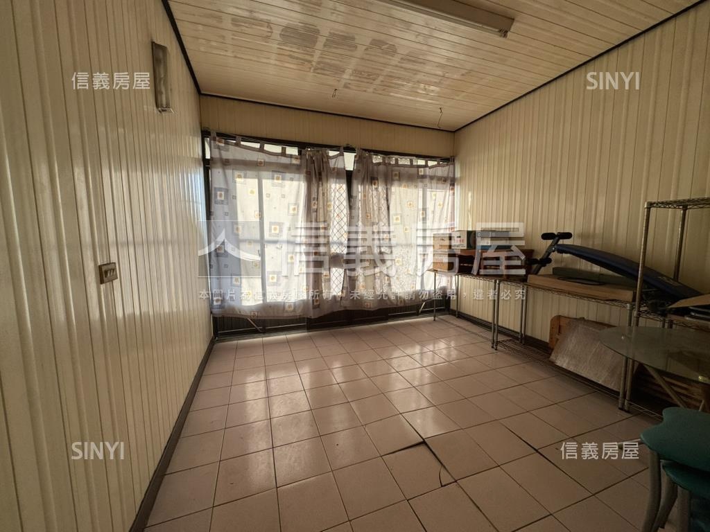 中山路一彎騎樓透天房屋室內格局與周邊環境