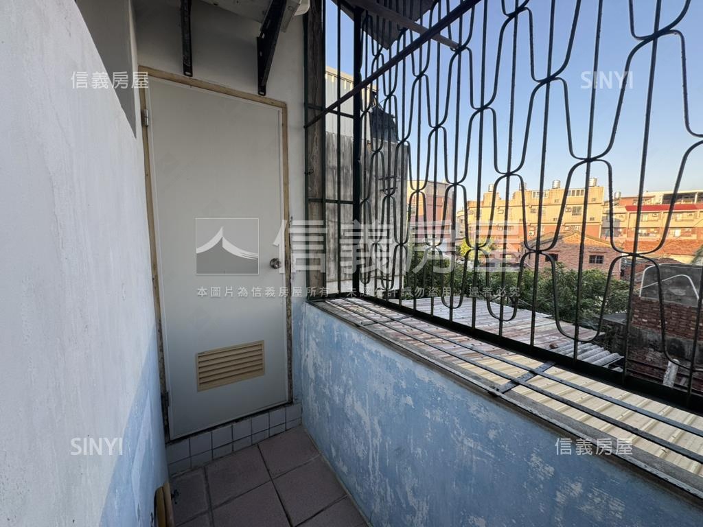 中山路一彎騎樓透天房屋室內格局與周邊環境