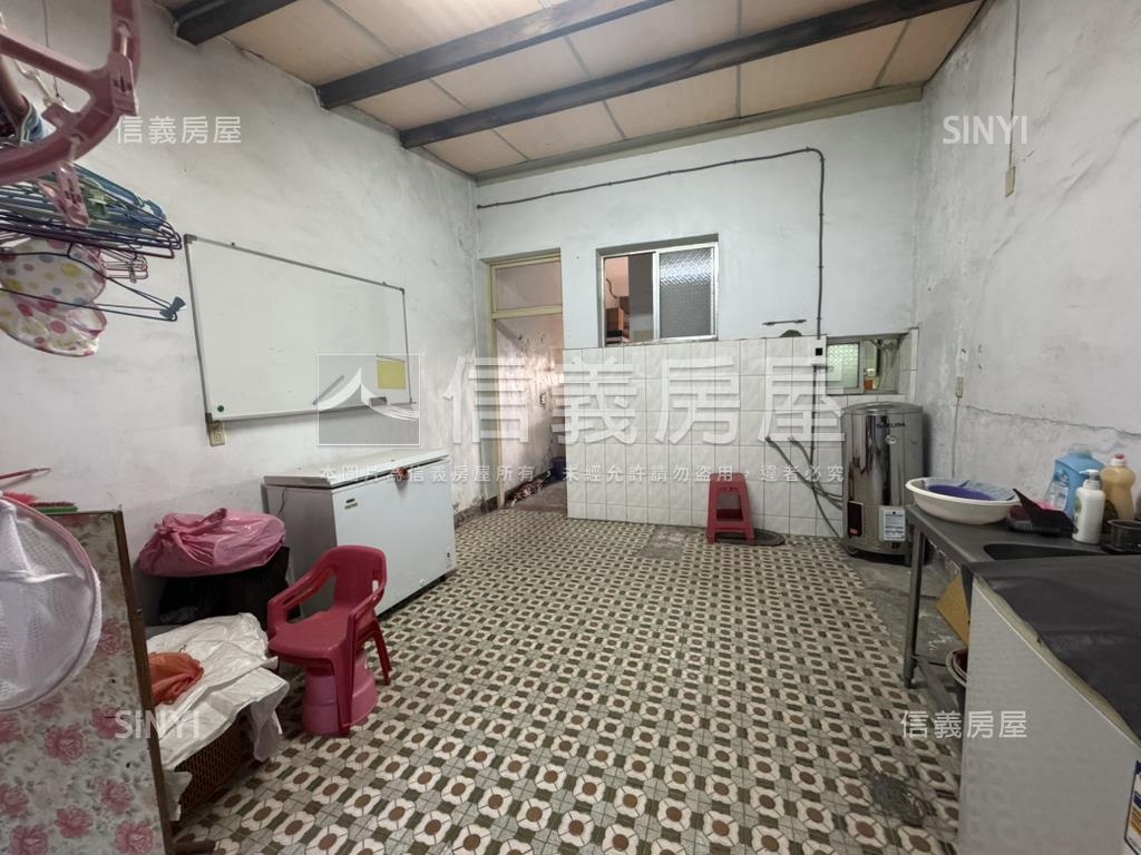 中山路一彎騎樓透天房屋室內格局與周邊環境