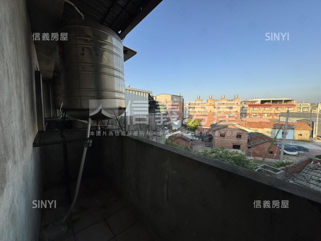 中山路一彎騎樓透天房屋室內格局與周邊環境