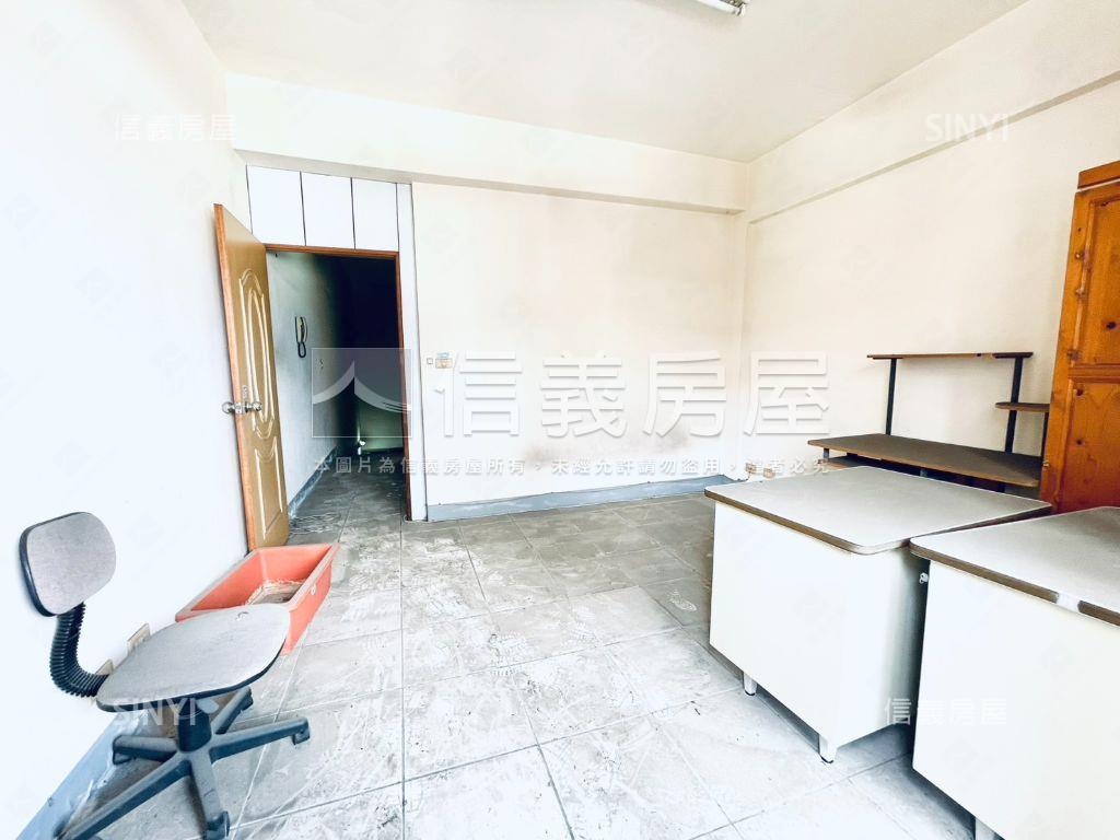 正中山路勤益金雞母透店房屋室內格局與周邊環境
