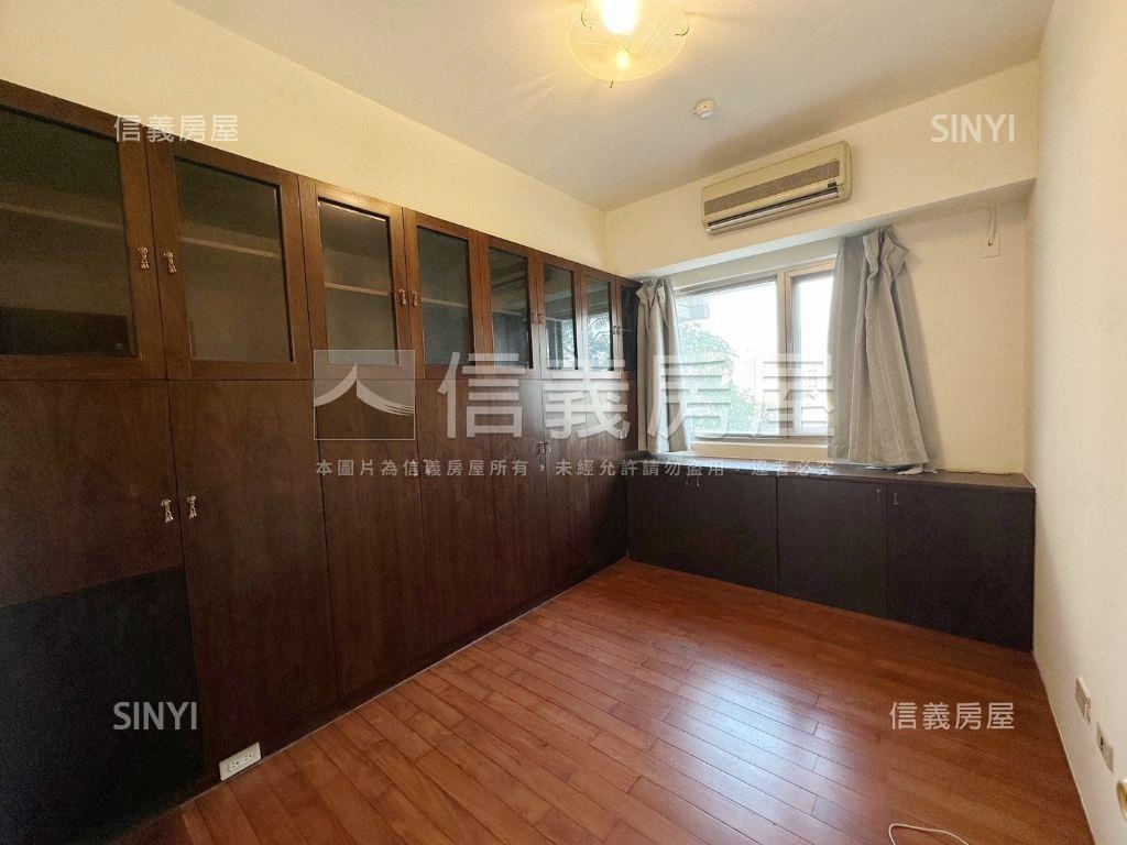 近河堤全誠稀有四房平車房屋室內格局與周邊環境