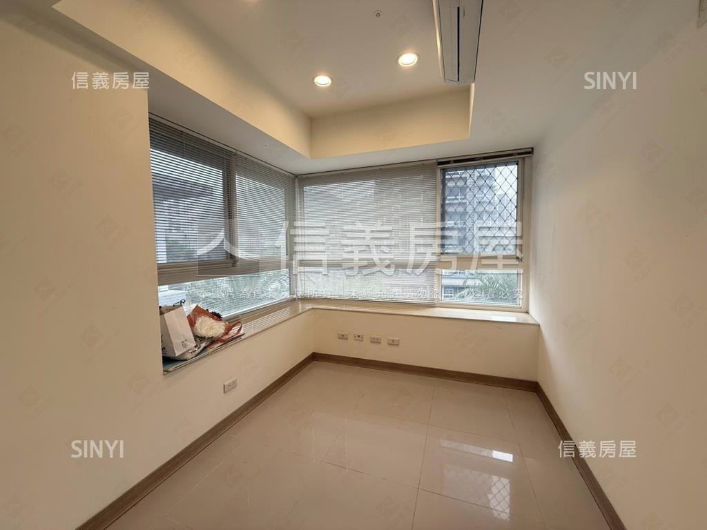 玉上園美三房車位房屋室內格局與周邊環境