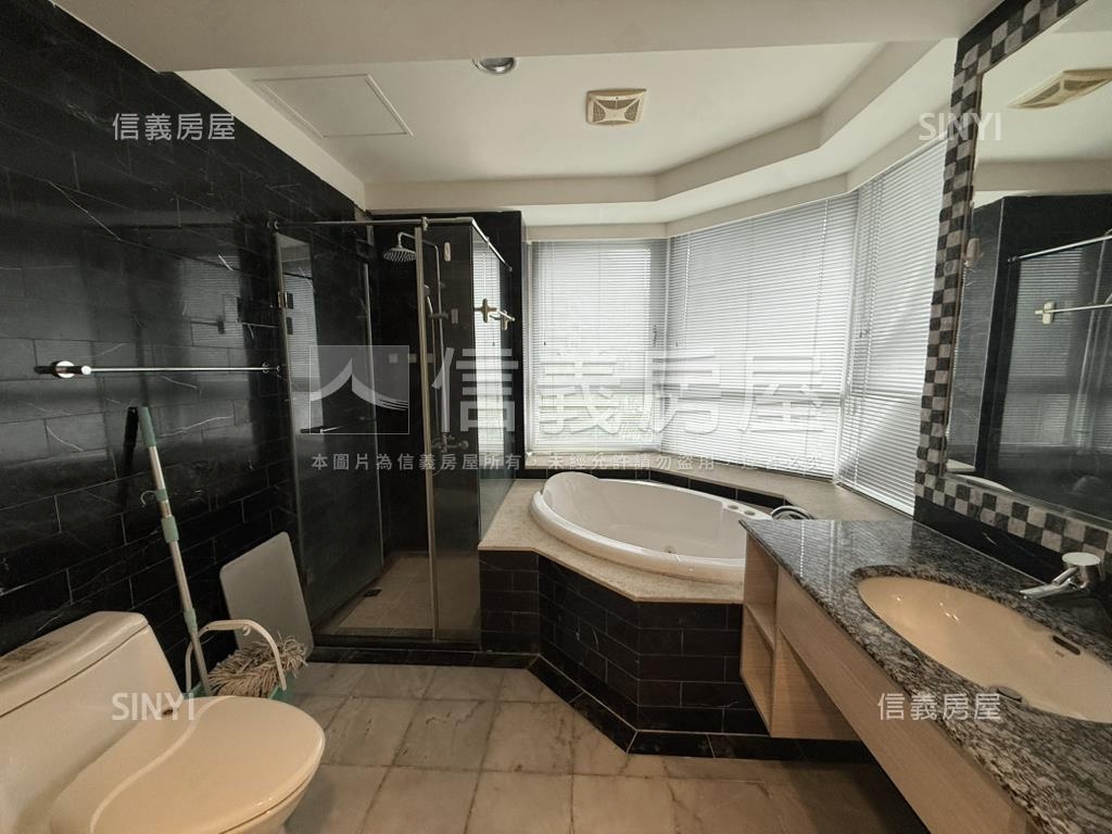 玉上園美三房車位房屋室內格局與周邊環境