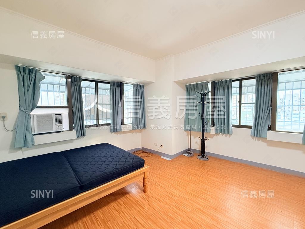 近高雄火車站邊間採光美宅房屋室內格局與周邊環境