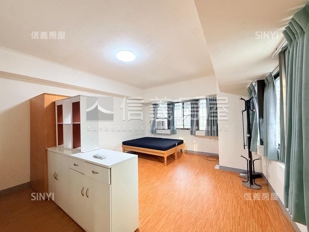 近高雄火車站邊間採光美宅房屋室內格局與周邊環境