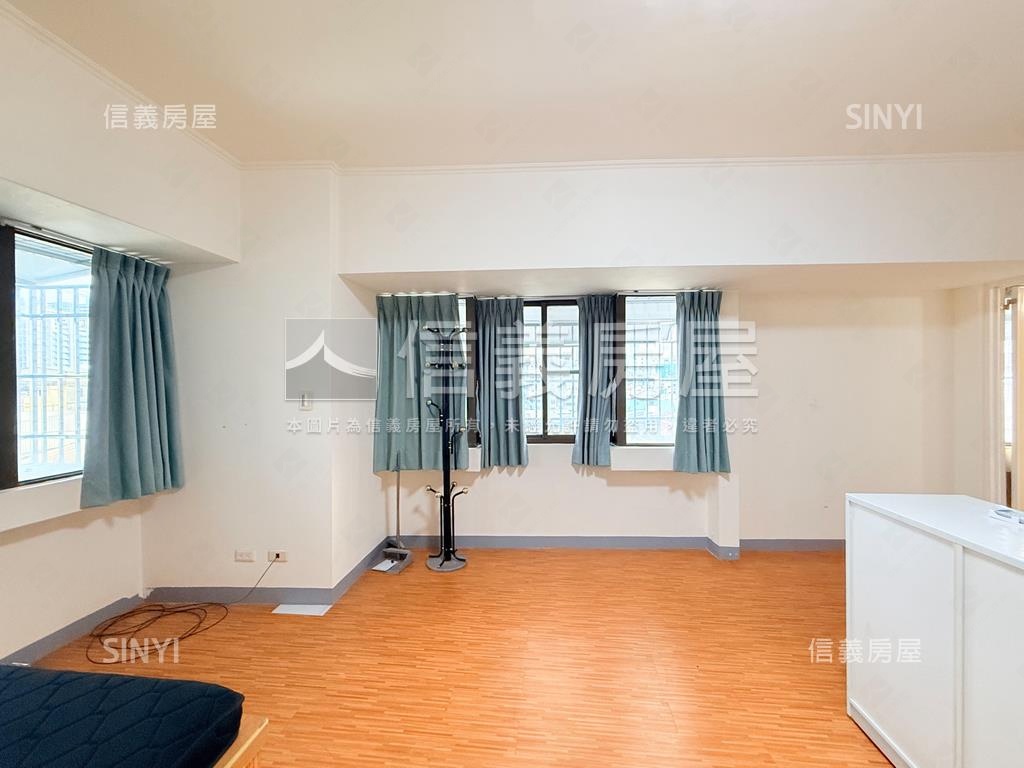 近高雄火車站邊間採光美宅房屋室內格局與周邊環境