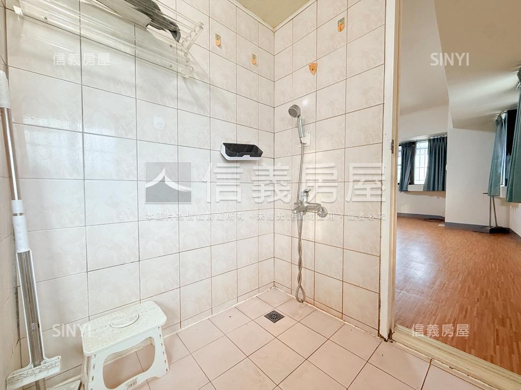 近高雄火車站邊間採光美宅房屋室內格局與周邊環境