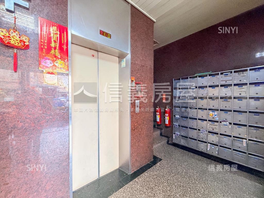 近高雄火車站邊間採光美宅房屋室內格局與周邊環境