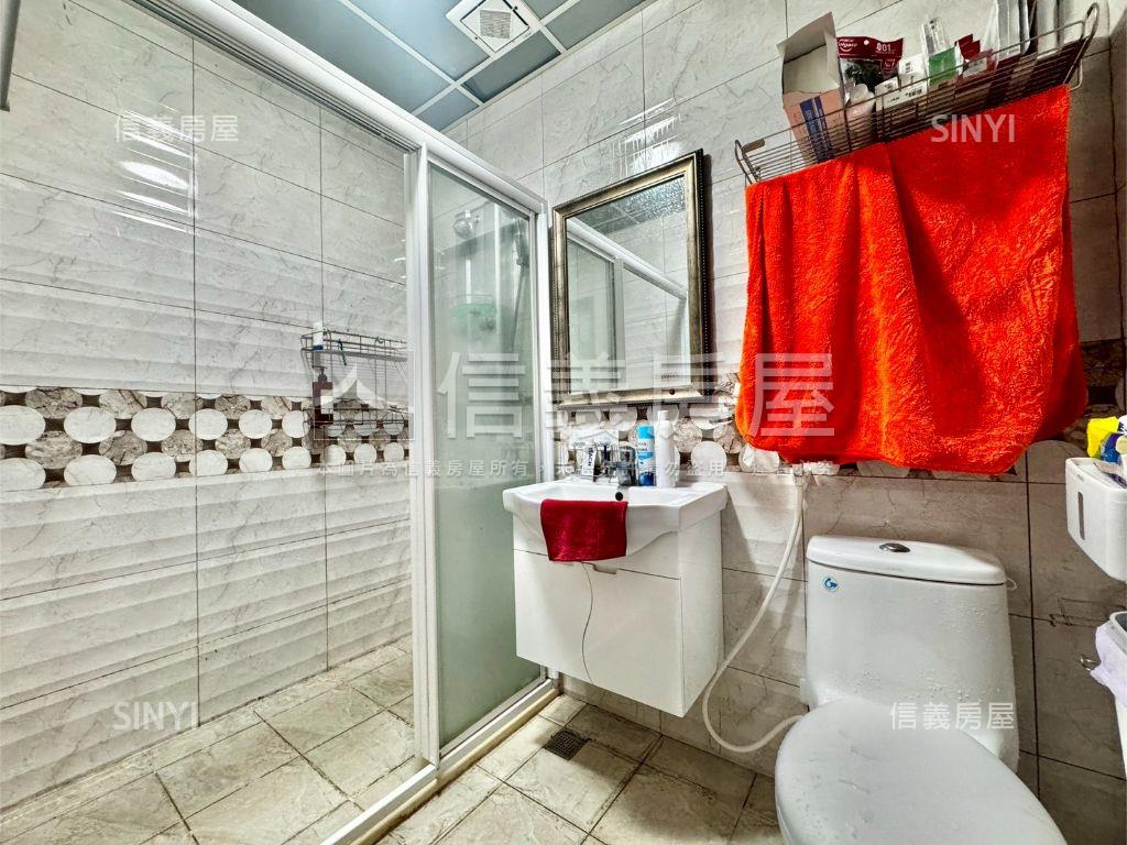 前院停車邊間五套房別墅房屋室內格局與周邊環境