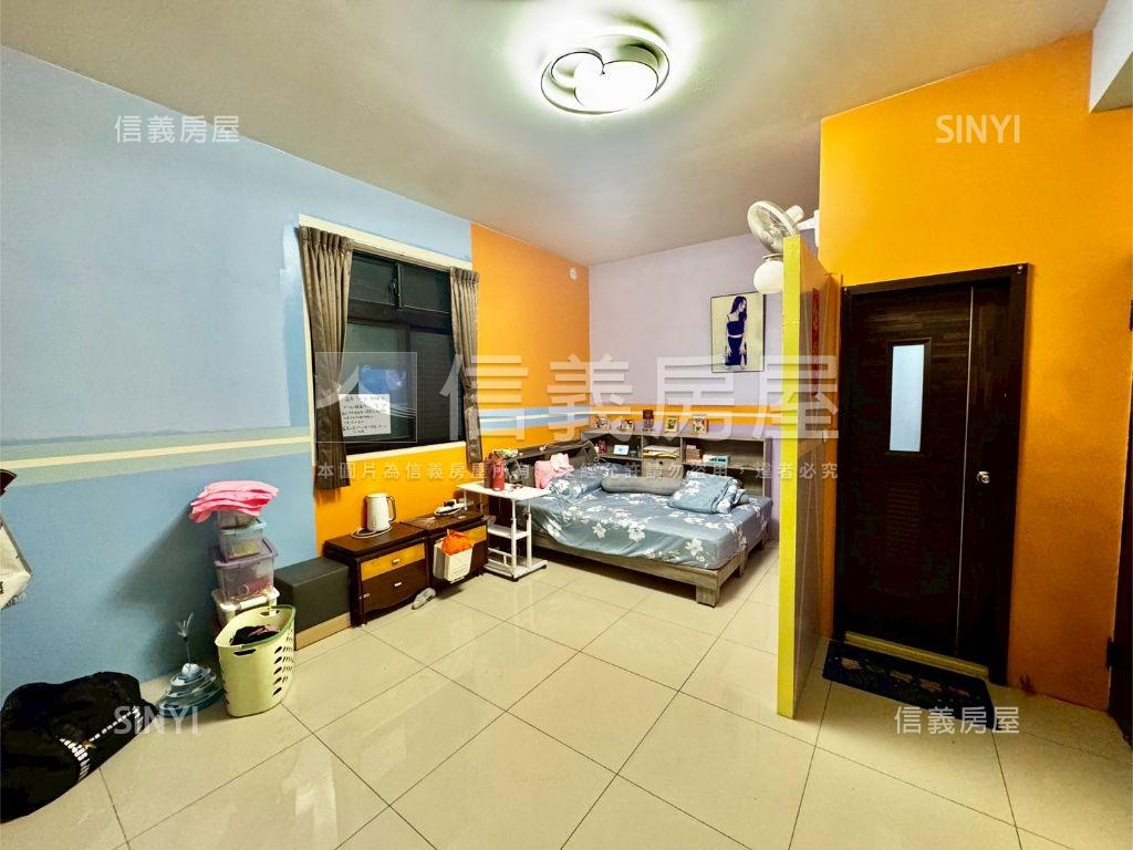 前院停車邊間五套房別墅房屋室內格局與周邊環境