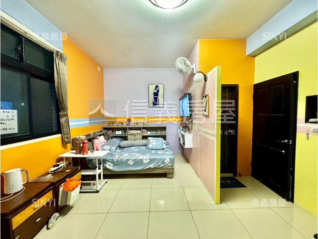 前院停車邊間五套房別墅房屋室內格局與周邊環境