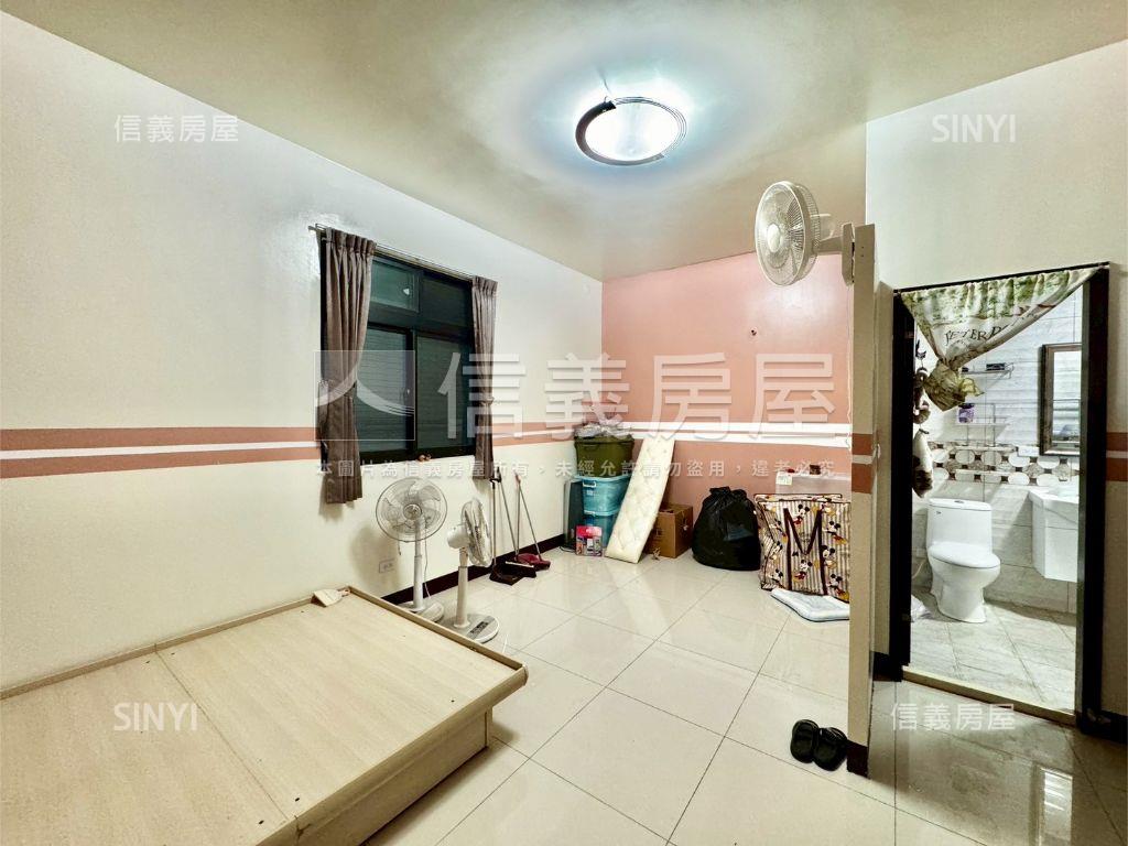 前院停車邊間五套房別墅房屋室內格局與周邊環境