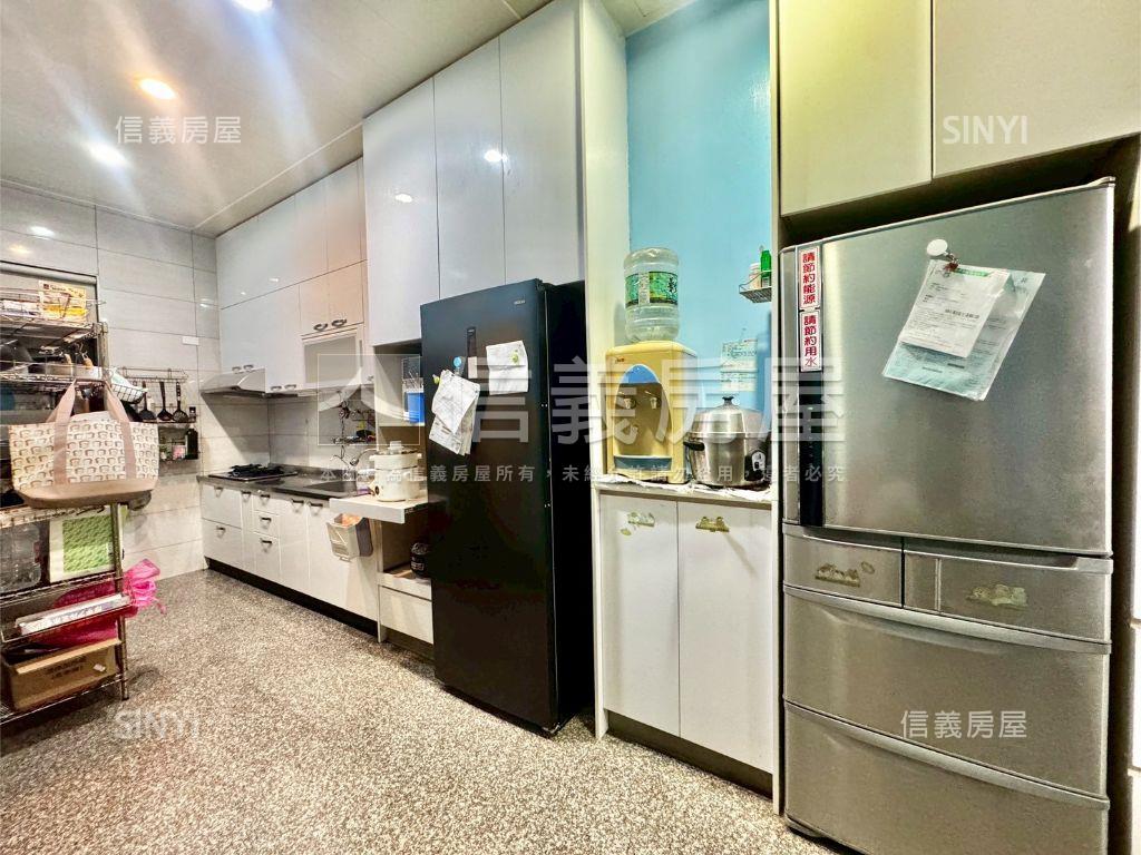 前院停車邊間五套房別墅房屋室內格局與周邊環境