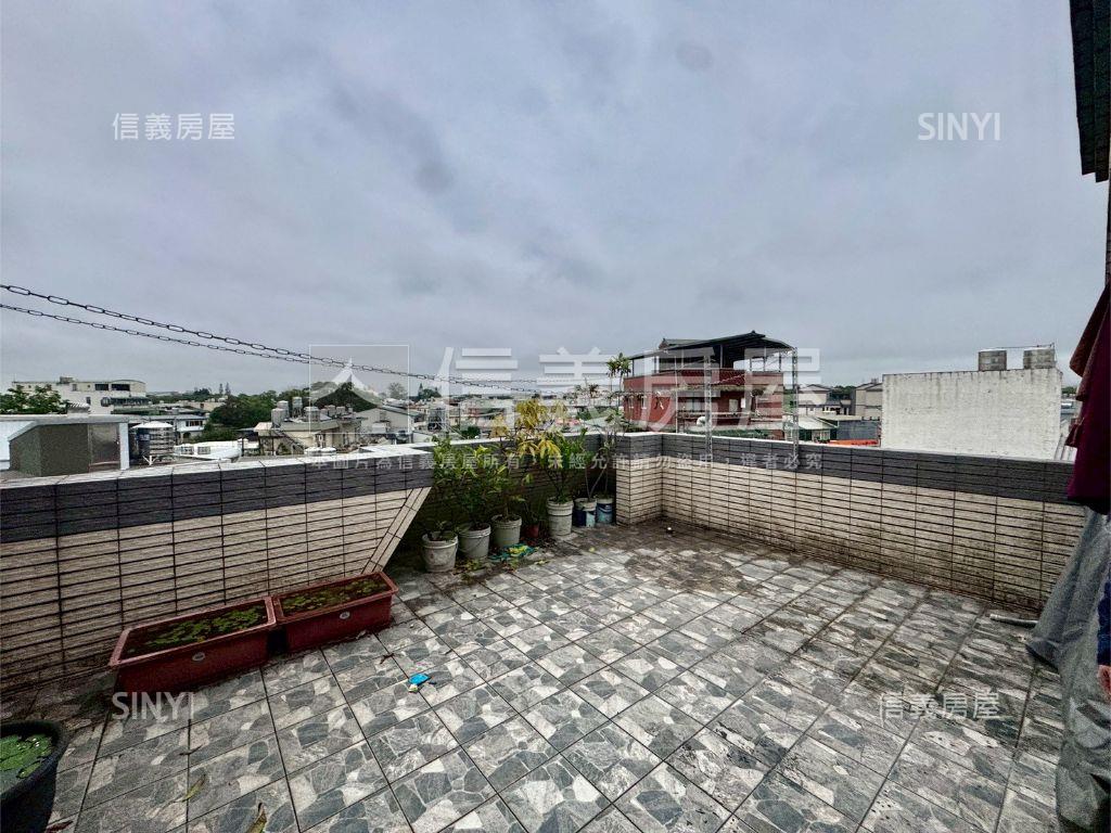 前院停車邊間五套房別墅房屋室內格局與周邊環境