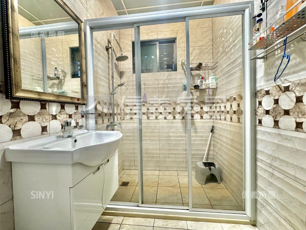 前院停車邊間五套房別墅房屋室內格局與周邊環境