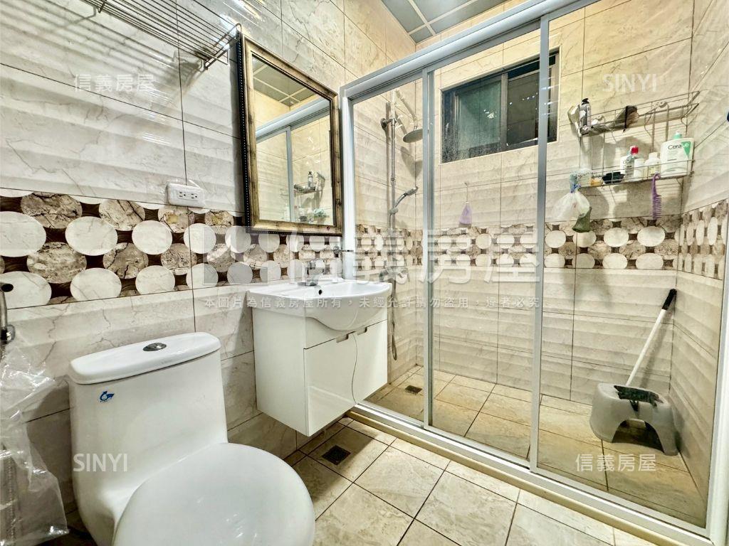 前院停車邊間五套房別墅房屋室內格局與周邊環境