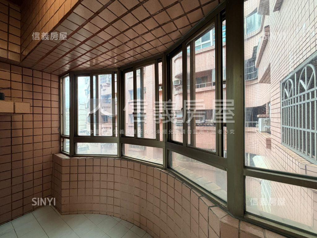 建工商圈全新整理三房平車房屋室內格局與周邊環境